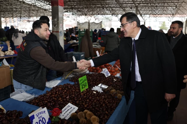 Kütahya'da Başkan Kahveci pazara kulak verdi