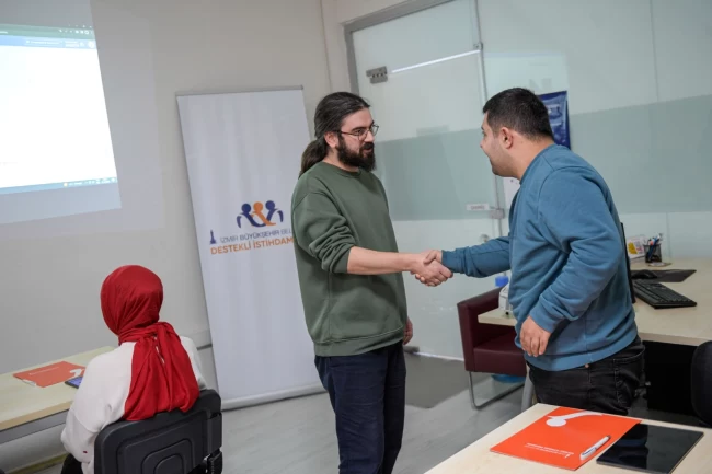 İzmir'de 53 engelli çalışma hayatına katıldı