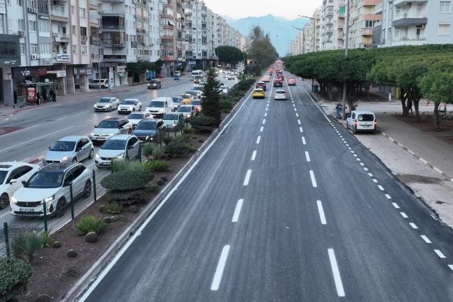 Antalya 100. Yıl Bulvarı'nda asfalt yenileme çalışması