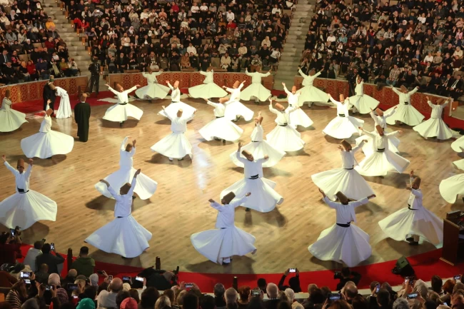 Dünyanın dört bir yanından Mevlana dostları Konya'da buluştu