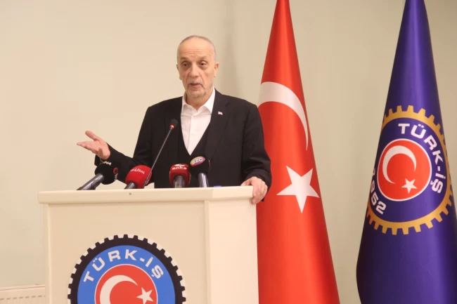 TÜRK-İŞ 'Çalışma Hukuku Buluşmaları' sempozyumunu düzenledi