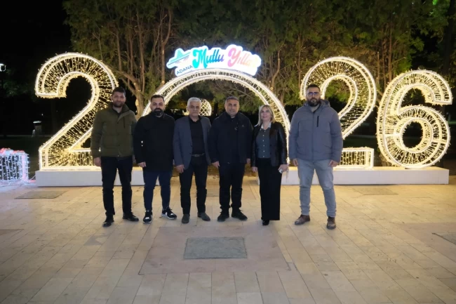 Adana'da 10 noktada yeni yıl ışıklandırması ile renkli görüntüler oluştu