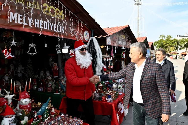 Antalya'da Başka Uysal'dan Yeni Yıl Çarşısı'na ziyaret