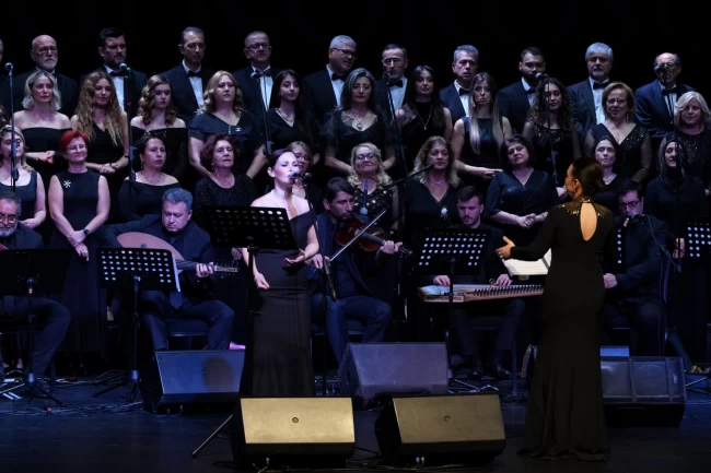 Kocaeli'de Türk Sanat Müziği korosundan yılın son konseri