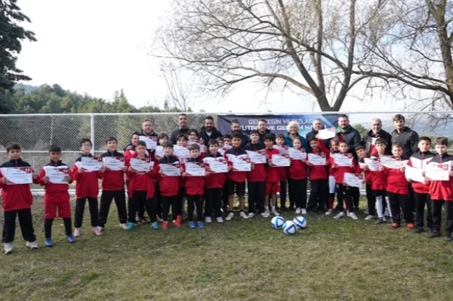 Denizli'de geleceğin yıldızları futbol kampında buluştu
