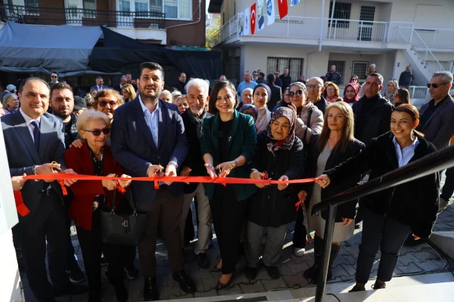 İzmir Karabağlar'da İleri Yaş Akademileri açıldı