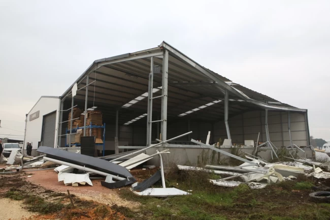 Bursa Nilüfer'de iki kaçak yapı daha yıkıldı