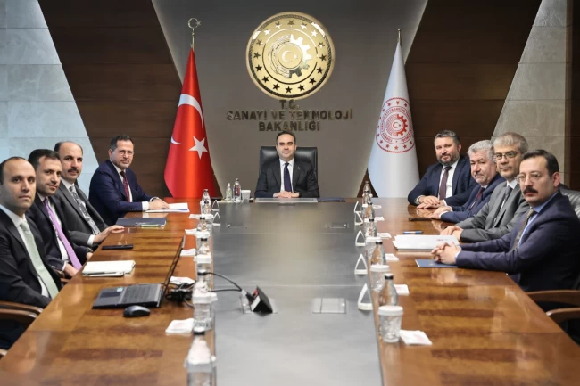 Konya heyeti Sanayi ve Teknoloji Bakanı Mehmet Fatih Kacır'ı ziyaret etti