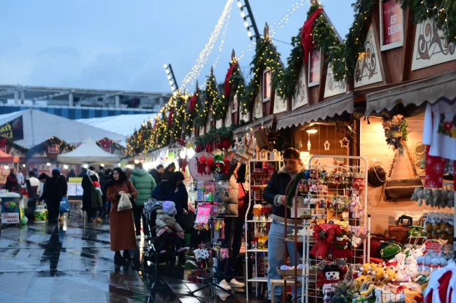 Bursa Osmangazi'de Yeni Yıl Festivali her yaştan vatandaşı buluşturuyor