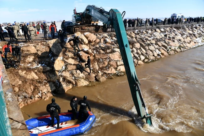 Şanlıurfa'da araç sulama kanalına düştü: 3 ölü, 1 kayıp!