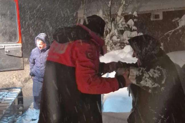 Kastamonu'da AFAD'tan karla mücadelede insan odaklı hizmet