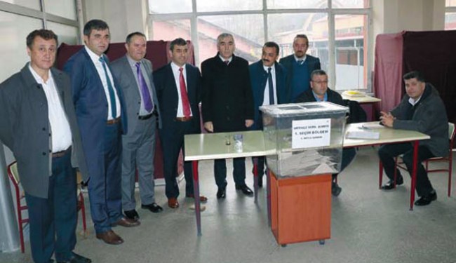 Madenci, sandık başında..