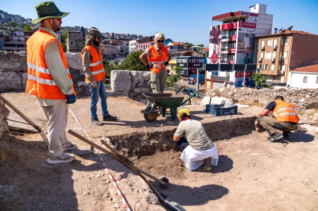 İzmir Büyükşehir'den kent tarihine güçlü destek