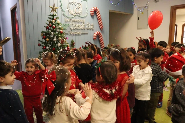 Kocaeli Çınar Çocuk Evleri'nde renkli yılbaşı kutlaması