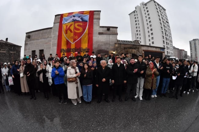 Memduh Büyükkılıç 'Filistin yürüyüşüne' katılan Kayserilileri dualarla uğurladı