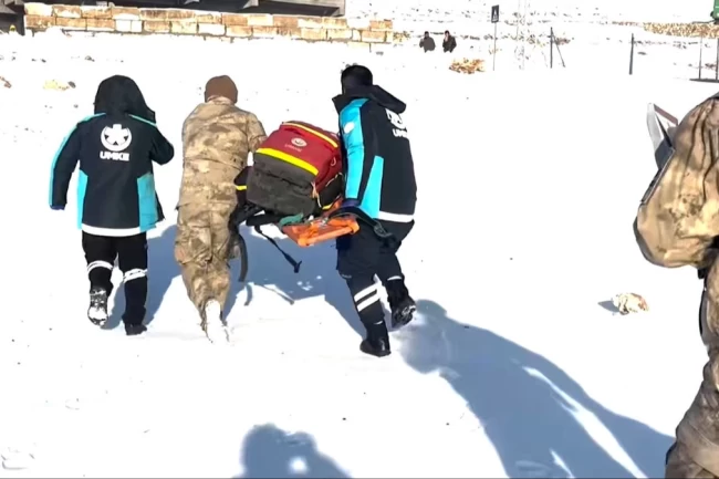 Batman'da rahatsızlanan vatandaşı Jandarma helikopterle ulaştırdı