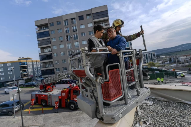 İzmir'de engelli bireylere deprem ve yangın tatbikatı