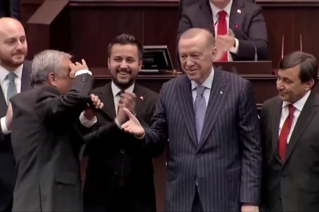 TBMM'de AK Parti'nin sayısı 275'e yükseldi... Hasan Ufuk Çakır, Erdoğan'a selam durdu