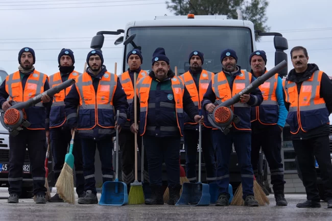 Manisa'da 'Çöp Avcıları' kirliliğe karşı sahada