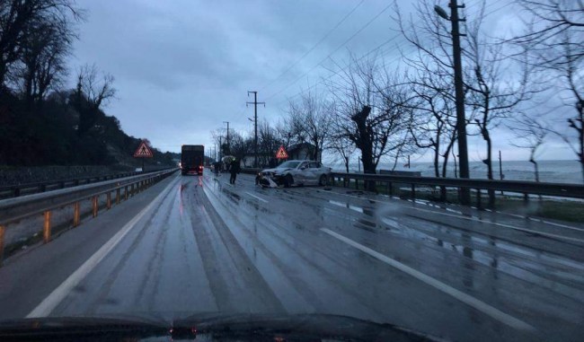 Pert olan araçtan, burnu kanamadan çıktı!..