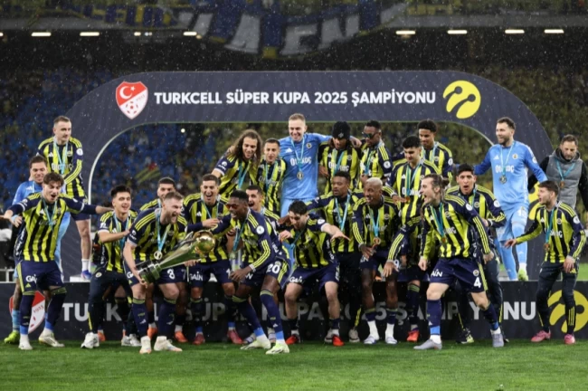 Cumhurbaşkanı Erdoğan'dan Süper Kupa'yı kazanan Fenerbahçe'ye tebrik