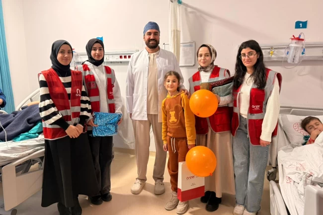 Mardin ÖNDER'den Eğitim ve Araştırma Hastanesi'ne moral ziyareti