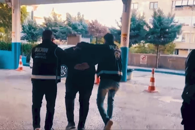 17 ilde FETÖ operasyonu: Aktif kamu görevlilerinin de olduğu 81 şüpheli yakalandı