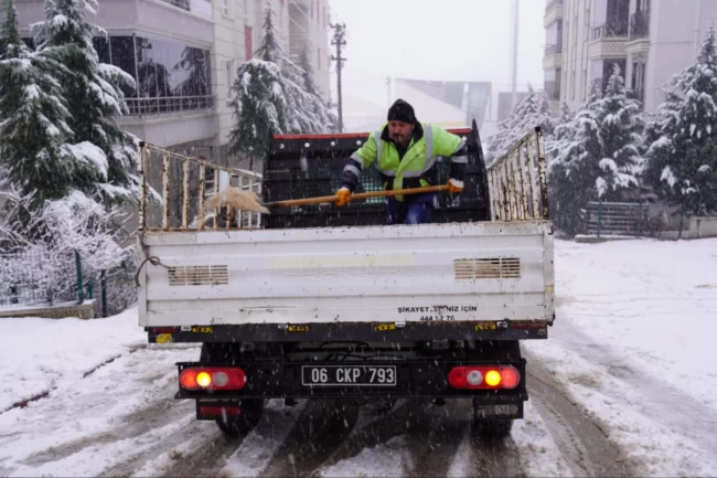 Ankara Keçiören'de karla mücadele seferberliği