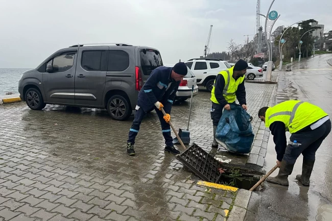 Kocaeli Büyükşehir'den fırtına sonrası temizlik