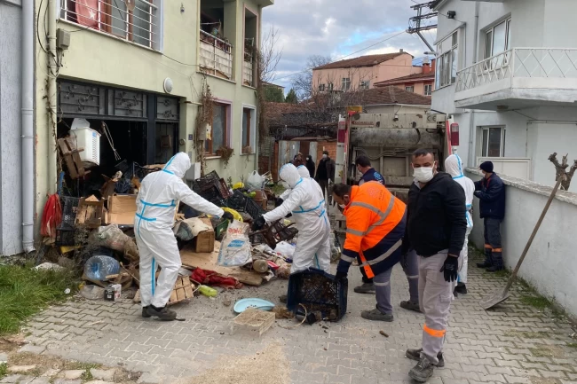 Bursa Görükle'de iki katlı çöp ev temizlendi