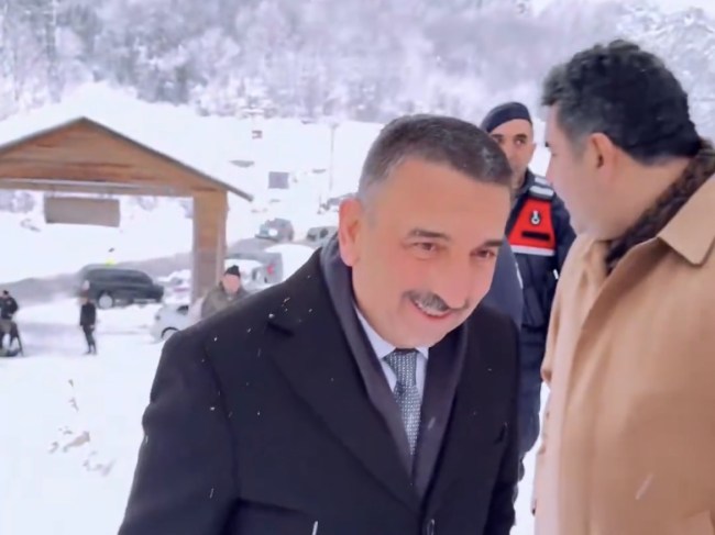 Zonguldak Valisi Osman Hacıbektaşoğlu Kdz. Ereğli–Kandilli Yolunda Vatandaşlarla Bir Araya Geldi