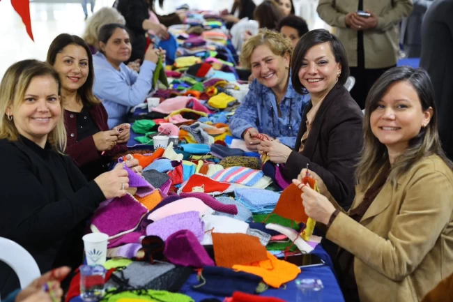 İzmir Karabağlar'dan ilmek ilmek dayanışma