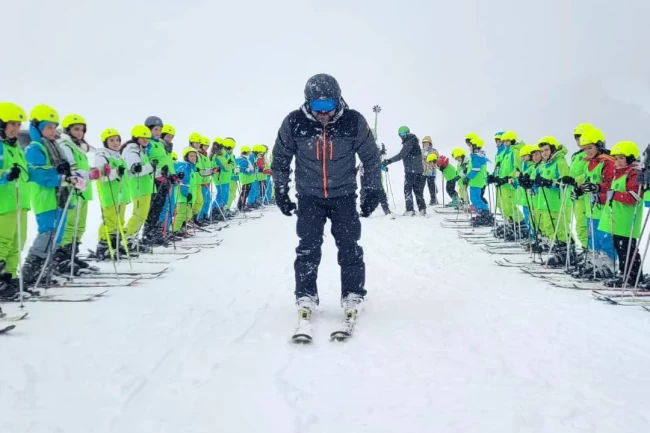 Bursa'da öğrencilerin kayak keyfi
