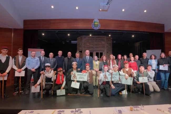 Bursa İnegöl'de genç meddahlar sahne aldı