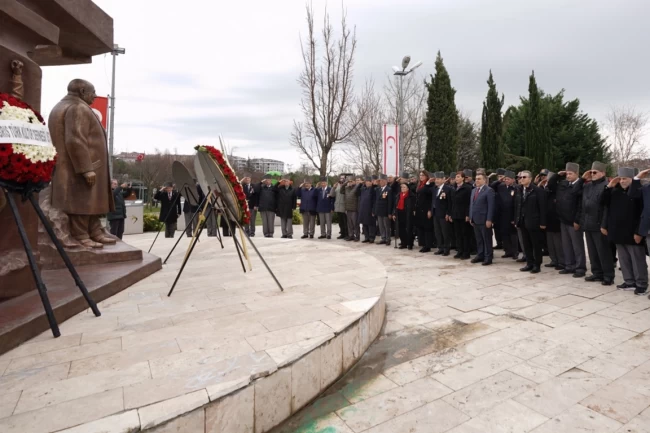 İstanbul Beylikdüzü'nde Denktaş ve Küçük anıldı