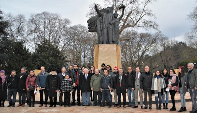 Gazeteciler ‘günlerine’ sahip çıktı..