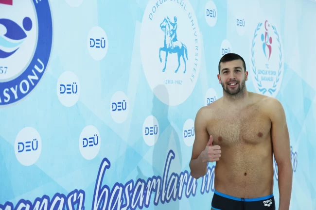 DEÜ kapılarını milli yüzücüye açtı