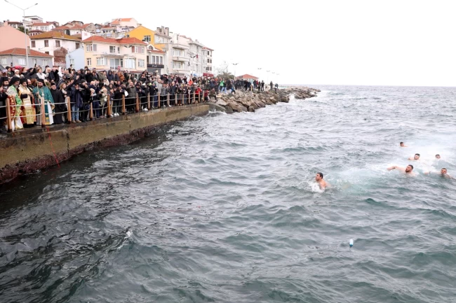 Mudanya Tirilye'de denizden haç çıkarma töreni yapıldı