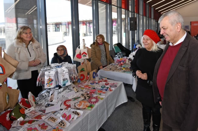 Bursa'da girişimci kadınların el emeği Osmangazi Meydanı'nda buluştu