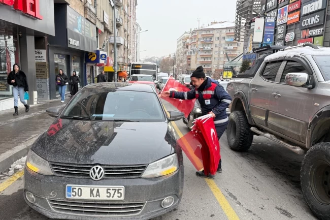 Nevşehir'de sokaklar Türk bayraklarıyla donatıldı