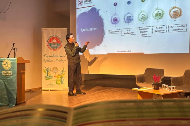 Maltepe'de öğrencilerin eğitim ve kariyer yolculuklarında destek