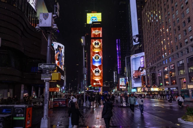 Gençlerin sosyal yaşamları globalleştiğinde: WePlay, Times Meydanı'nı aydınlatıyor