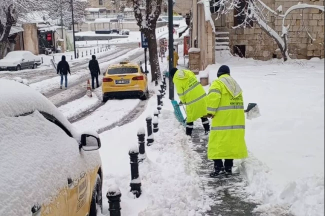 Büyükşehir'den kaldırımlarda yaya güvenliği için çalışma