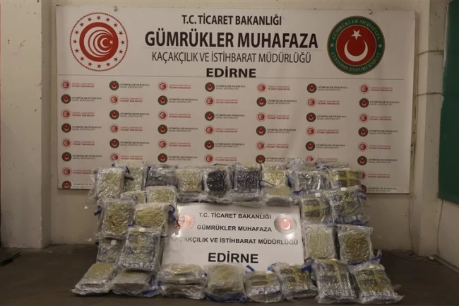 Gümrüklerde kaçakçılığa ağır darbe! Dev operasyonda 1,7 milyar TL'lik yakalama
