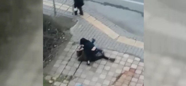 Önce tartıştılar, sonra dövüştüler!..