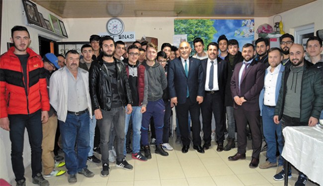 Şahin, Ömerli'de gençlerle buluştu..