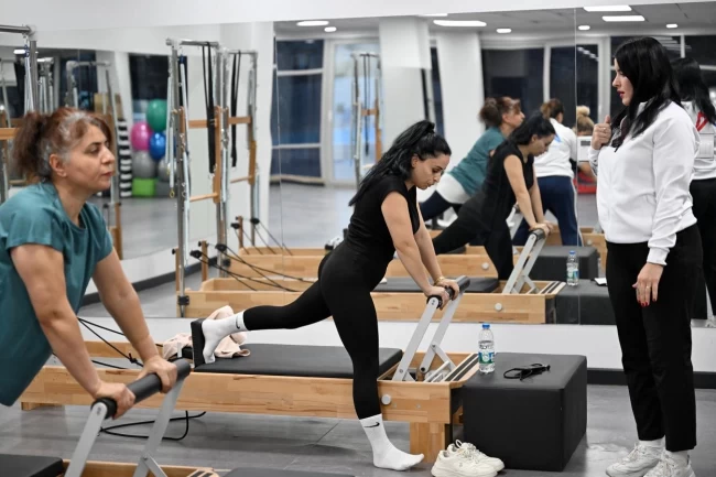 Mersin'de kadınlar reformer pilatesle yenileniyor