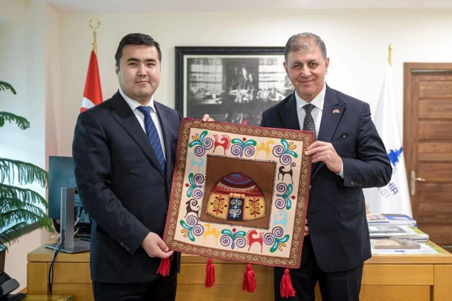 Başkan Tugay, Kırgızistan heyetini İzmir'de ağırladı