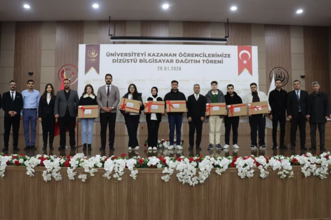 Midyat'ta üniversitelilere 252 dizüstü bilgisayar desteği