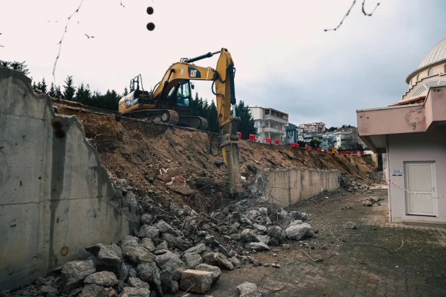 Bursa Nilüfer'de çöken istinat duvarı yenileniyor